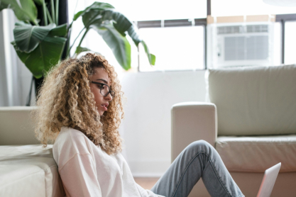 Όσοι είναι single τείνουν να δουλεύουν τις Κυριακές. Γιατί αυτό είναι ανησυχητικό;