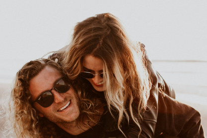 Οι άνθρωποι που είναι ευτυχισμένοι στη σχέση τους, έχουν αυτά τα 5 κοινά με τον σύντροφό τους