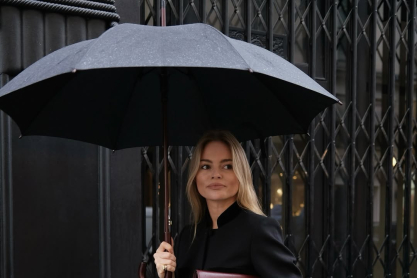 Ο οίκος Bottega Veneta κυκλοφορεί τσάντες για την ημέρα των ερωτευμένων – και ξέρουμε τι δώρο θέλουμε