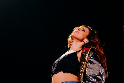 Angelika Dusk στο ΕΞΑ: Το πρώτο live του 2026 την Παρασκευή 27/2 με 80s vibes & sing-along party στο Γκάζι