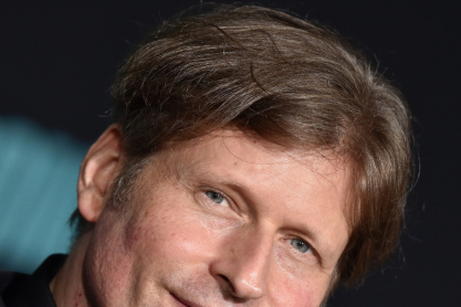 Κρίσπιν Γκλόβερ: Πρώην μοντέλο τον κατηγορεί για ξυλοδαρμό και σεξουαλική εκμετάλλευση