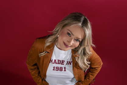 Ιωάννα Ασημακοπούλου: “Μαθαίνουμε να κρύβουμε την αδυναμία, γιατί φοβόμαστε την κριτική” - Συνέντευξη στο JennyGr