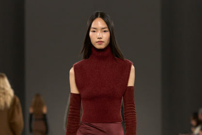 &Eta; Max Mara &pi;&alpha;&rho;&omicron;&upsilon;&sigma;ί&alpha;&sigma;&epsilon; &tau;&eta; &sigma;&upsilon;&lambda;&lambda;&omicron;&gamma;ή &tau;&eta;&sigmaf; &sigma;&tau;&eta;&nu; &Epsilon;&beta;&delta;&omicron;&mu;ά&delta;&alpha; &Mu;ό&delta;&alpha;&sigmaf; &tau;&omicron;&upsilon; &Mu;&iota;&lambda;ά&nu;&omicron;&upsilon; &kappa;&alpha;&iota; &epsilon;ί&nu;&alpha;&iota; έ&nu;&alpha;&sigmaf; ύ&mu;&nu;&omicron;&sigmaf; &sigma;&tau;&eta; &theta;&eta;&lambda;&upsilon;&kappa;ή &epsilon;&nu;&delta;&upsilon;&nu;ά&mu;&omega;&sigma;&eta; 