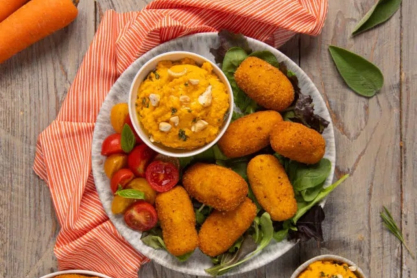 Τραγανές κροκέτες μπακαλιάρου με χούμους καρότου