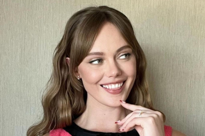 γαλλικά νύχια με χρώμα