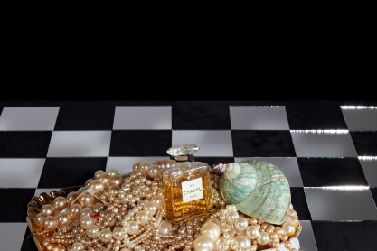 Όταν μόδα τέχνη και ιστορία γίνονται ένα: Μια φωτογραφική έκθεση του Roe Ethridge αποκαλύπτει το σύμπαν της Gabrielle Chanel