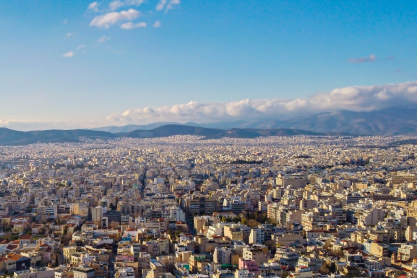 Reuters: Τα υψηλά ενοίκια αναγκάζουν Έλληνες εργαζόμενους να επιστρέψουν στο πατρικό τους