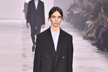 &Mu;&epsilon; &mu;ό&tau;&omicron; &laquo;Less I, more us&raquo; &tau;&omicron; &nu;&tau;&epsilon;&mu;&pi;&omicron;ύ&tau;&omicron; &tau;&eta;&sigmaf; &Mu;&alpha;&rho;ί&alpha; &Gamma;&kappa;&rho;ά&tau;&sigma;&iota;&alpha; &Kappa;&iota;&omicron;ύ&rho;&iota; &gamma;&iota;&alpha; &tau;&omicron;&nu; Fendi ή&tau;&alpha;&nu; έ&nu;&alpha;&sigmaf; ύ&mu;&nu;&omicron;&sigmaf; &sigma;&tau;&eta; shared wardrobe