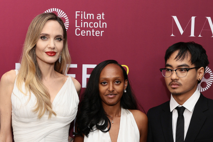 Και ο Μάντοξ Τζολί εγκαταλείπει το επώνυμο «Πιτ» 