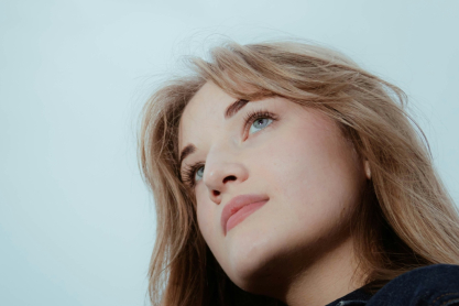 Οι άνθρωποι που προτιμούν να μένουν μόνοι τα βράδια, έχουν 7 περίεργα κοινά χαρακτηριστικά