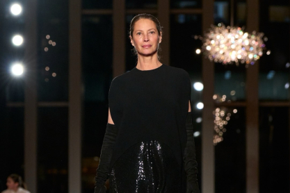 NYFW: O Michael Kors &gamma;&iota;ό&rho;&tau;&alpha;&sigma;&epsilon; &tau;&eta;&nu; 45&eta; &epsilon;&pi;έ&tau;&epsilon;&iota;ό &tau;&omicron;&upsilon; &mu;&epsilon; &mu;&iota;&alpha; &sigma;&upsilon;&lambda;&lambda;&omicron;&gamma;ή &omicron;&rho;&iota;&sigma;&mu;ό &tau;&eta;&sigmaf; New York chic &alpha;&iota;&sigma;&theta;&eta;&tau;&iota;&kappa;ή&sigmaf;