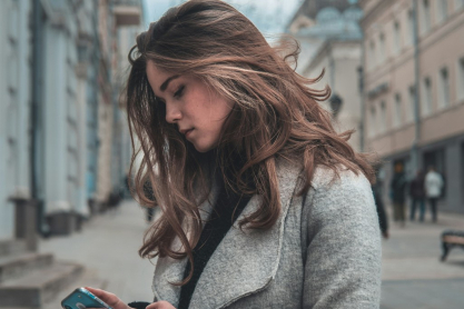 4 προειδοποιητικά σημάδια που πρέπει να προσέξεις όταν αγοράζεις συμπληρώματα διατροφής online