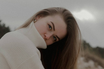 Ρεύεσαι πολύ; Δες γιατί συμβαίνει και πώς να ανακουφιστείς