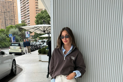 Quarter-zip: Το πιο ευέλικτο item που θα φορέσεις με τα πάντα, θυμίζει κάτι από Chanel και είναι ο ορισμός της cool αισθητικής