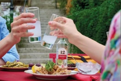 Νέο τηλεοπτικό κεφάλαιο για το Ούζο 12 από τη Beverage World