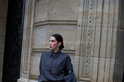 Η shopper bag από τα Zara σε υπέροχο ταμπά χρώμα που θα αναβαθμίσει τα looks γραφείου – και όχι μόνο 