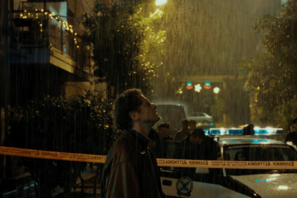 Στην "Τελευταία Κλήση", ο Ορφέας Αυγουστίδης κρατάει όμηρη μια οικογένεια σε ζωντανή μετάδοση