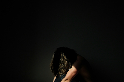 Τη βίαζαν πατέρας, αδέρφια και παππούς από τα 6 χρόνια της - Σάλος στη Βρετανία με κακοποίηση ανήλικης