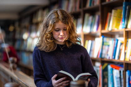Οι άνθρωποι που περνούν ώρες σε βιβλιοπωλεία χωρίς να αγοράζουν τίποτα, έχουν αυτά τα 5 χαρακτηριστικά