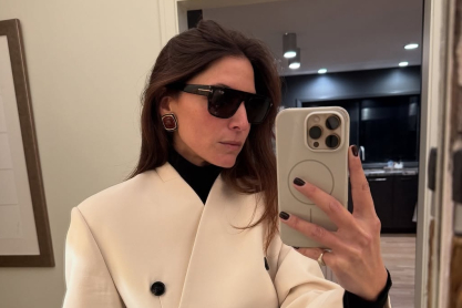 κοντά τετράγωνα νύχια