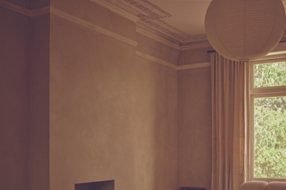 Η σκόνη δεν έχει πλέον που να κρυφτεί με το Dyson Spot+Scrub™ Ai, το πρώτο ρομπότ υγρού και στεγνού καθαρισμού της Dyson