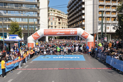 Περισσότεροι από 30.000 δρομείς έτρεξαν σαν ένα στον Ημιμαραθώνιο της Αθήνας 