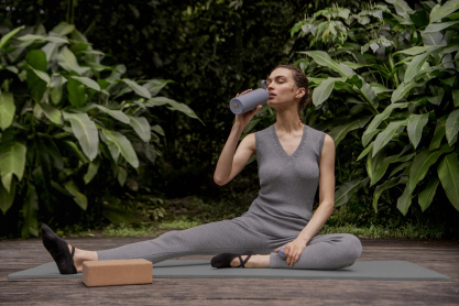 Η Candice Swanepoel με Cashmere Yoga look