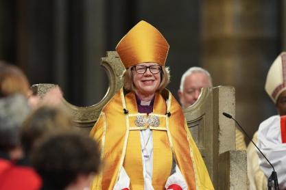 Η Σάρα Μάλαλι ανέλαβε την ηγεσία της Εκκλησίας της Αγγλίας – Γράφει ιστορία ως πρώτη γυναίκα σε αυτή τη θέση