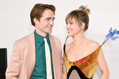 Ρόμπερτ Πάτινσον: Το υπονοούμενο που μάλλον “πρόδωσε” τον κρυφό γάμο του με την Σούκι Γουότερχαουζ