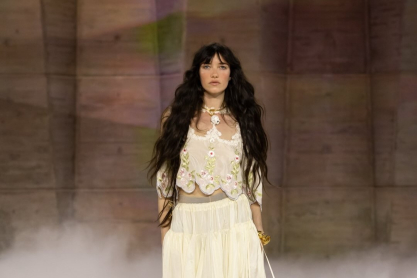 Εβδομάδα Μόδας Παρίσι: Από τον ρομαντισμό της Chloé στον σουρεαλισμό του οίκου Schiaparelli και τη δυστοπία του Rik Owens