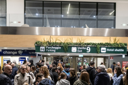 «Είδα φλεγόμενα αντικείμενα να πέφτουν απ' τον ουρανό»: Ελληνίδα στο Ντουμπάι περιγράφει τι έζησε