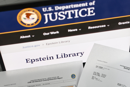 Θύματα του Επστάιν μηνύουν τη Google και τη κυβέρνηση Τραμπ για διαρροή προσωπικών δεδομένων