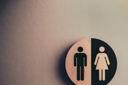 Το παράδοξο της Gen Z: Γιατί οι νέοι άνδρες υιοθετούν συντηρητικές απόψεις;