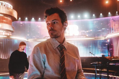 Ο Χάρι Στάιλς στην κορυφή των charts με το νέο άλμπουμ «Kiss All The Time. Disco, Occasionally»