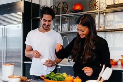 Τι είναι το «Boy Kibble»; Η viral τάση που υπόσχεται πρωτεΐνη αλλά θέλει προσοχή