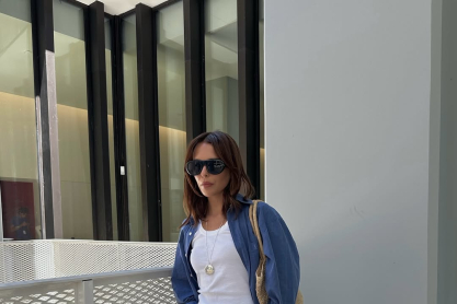 Λευκό και μπλε: Ο πιο φρέσκος χρωματικός συνδυασμός που θα αναζωογονήσει κάθε outfit και πώς να τον εφαρμόσεις