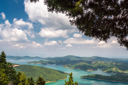 Πάσχα στη Λίμνη Πλαστήρα: Έθιμα και μαγευτικές ανοιξιάτικες διαδρομές
