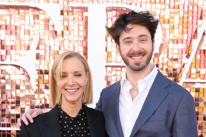 Λίζα Κούντροου: Σπάνια οικογενειακή εμφάνιση με τον γιο της στο «The Comeback»