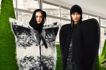 &Epsilon;&beta;&delta;&omicron;&mu;ά&delta;&alpha; &Mu;ό&delta;&alpha;&sigmaf; &Pi;&alpha;&rho;&iota;&sigma;&iota;&omicron;ύ: &Tau;&omicron; &phi;&omicron;&upsilon;&tau;&omicron;&upsilon;&rho;&iota;&sigma;&tau;&iota;&kappa;ό &omicron;&rho;&epsilon;&iota;&nu;ό &tau;&omicron;&pi;ί&omicron; &tau;&eta;&sigmaf; Louis Vuitton &kappa;&alpha;&iota; &eta; &sigma;ύ&gamma;&chi;&rho;&omicron;&nu;&eta; &epsilon;&kappa;&delta;&omicron;&chi;ή &tau;&omicron;&upsilon; cool girl &tau;&eta;&sigmaf; Miu Miu