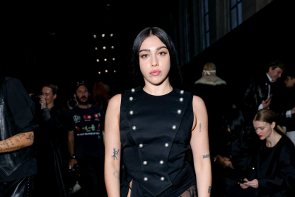 Λούρδη Λεόν: Η κόρη της Μαντόνα επανέφερε την τάση no bra στην Εβδομάδα Μόδας του Παρισιού – H braless εμφάνιση με διάφανο φόρεμα