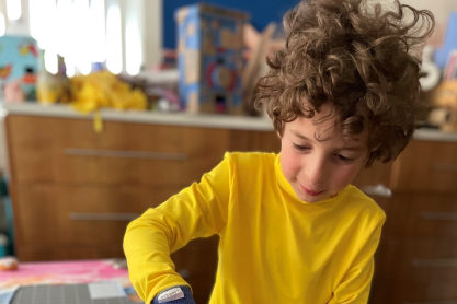 Ο Μαξ Αλεξάντερ, μόλις 10 ετών, έκανε το ντεμπούτο του στην Εβδομάδα Μόδας του Παρισιού. Ουάου!