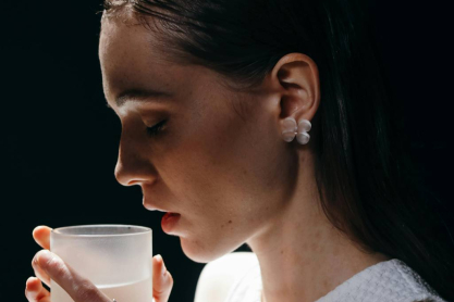 Σε βοηθάει η κατανάλωση ζεστού νερού να χάσεις κιλά; 