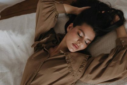 6 βότανα που μπορείς να χρησιμοποιήσεις αντί για τη μελατονίνη για καλύτερο ύπνο