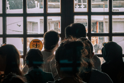 Νιώθεις άβολα, όταν στέκονται πολύ κοντά σου στην ουρά; Δεν είναι παράξενος, είσαι πανέξυπνος