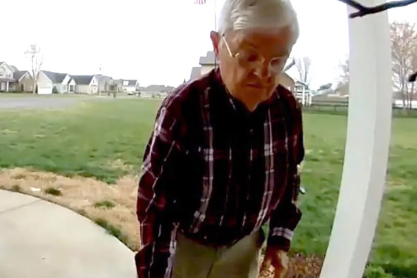 Η ιστορία του 78χρονου διανομέα που γύρισε στη συνταξιοδότηση χάρη σε viral βίντεο