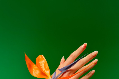 Painted Paradise: Τέσσερα εξαιρετικά λεπτά ρολόγια από την SWATCH για να αναβαθμίσεις την καθημερινότητά σου με μια τροπική νότα