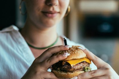 Τι είναι η συναισθηματική πείνα και πώς μπορούμε να τη διαχειριστούμε