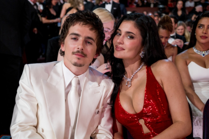 Oscars 2026: Η αμήχανη συνάντηση της Κάιλι Τζένερ με την αδερφή του Τιμοτέ Σαλαμέ - “Φαίνεται τόσο ψεύτικο”