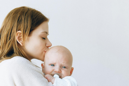 Walking epidural: Η επισκληρίδιος που επιτρέπει στις γυναίκες να κινούνται και να περπατούν κατά τη διάρκεια του τοκετού