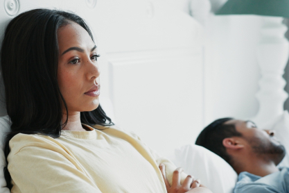  Αναπολείς τη ζωή σου ως single ενώ είσαι σε σχέση; Μην ανησυχείς - είναι φυσιολογικό